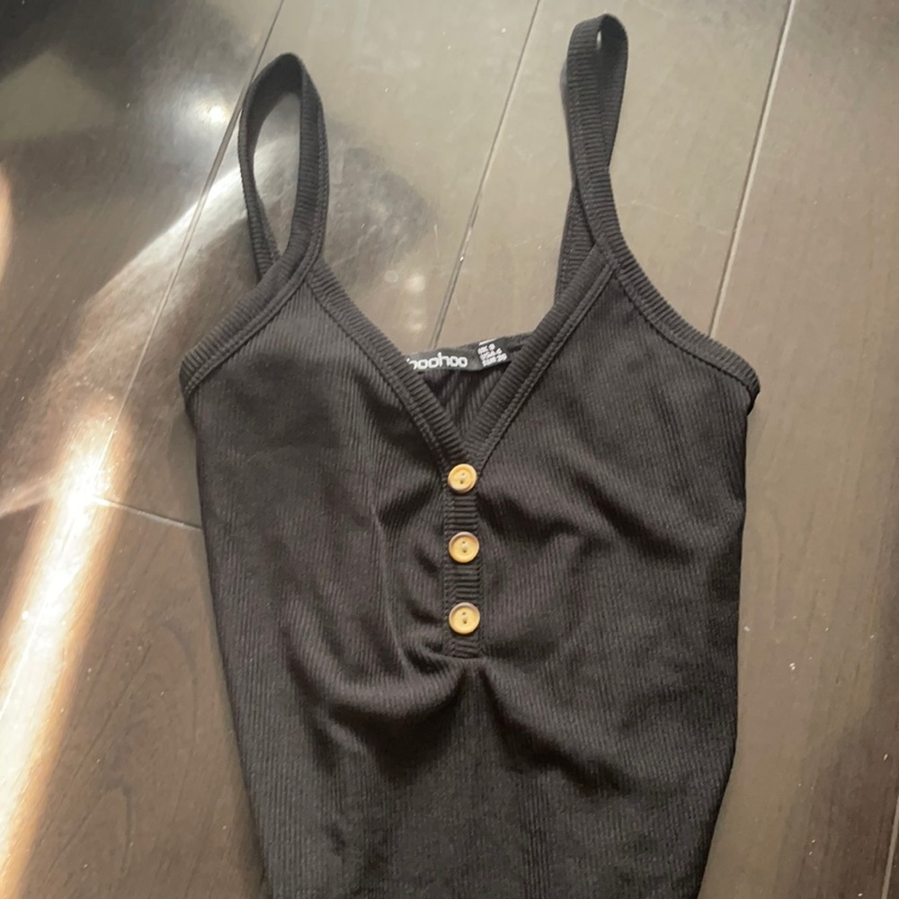 BOOHOO BLACK BODYSUIT W/ WOOD BUTTONS